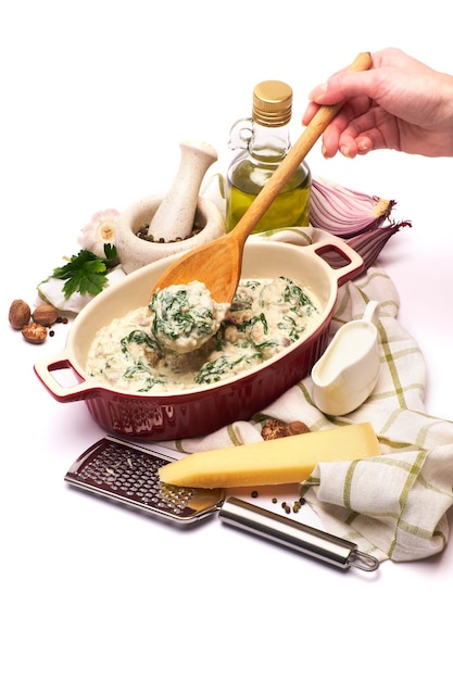 Kucharz przygotowujący potrawę